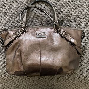 Metallic Madison Coach Handbag 💜🤍